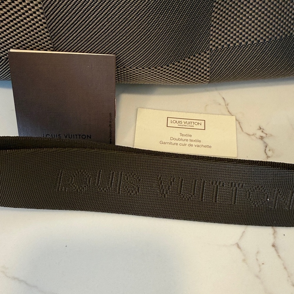 Louis Vuitton Acrobatic Belt Bag - Picture 8 of 9